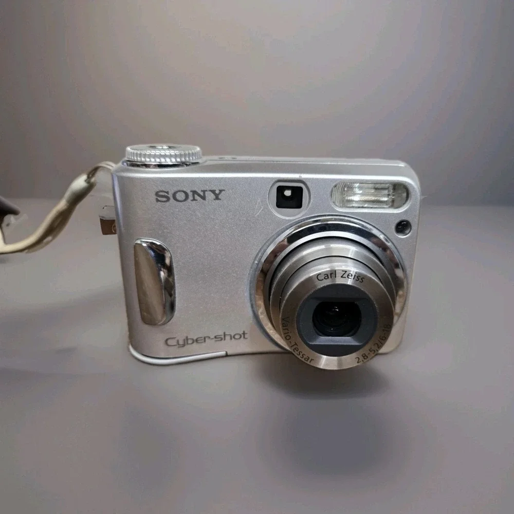 Sony Cyber-shot DSC-S90 4.1MP Digital Camera Fully Tested & Working Bundle